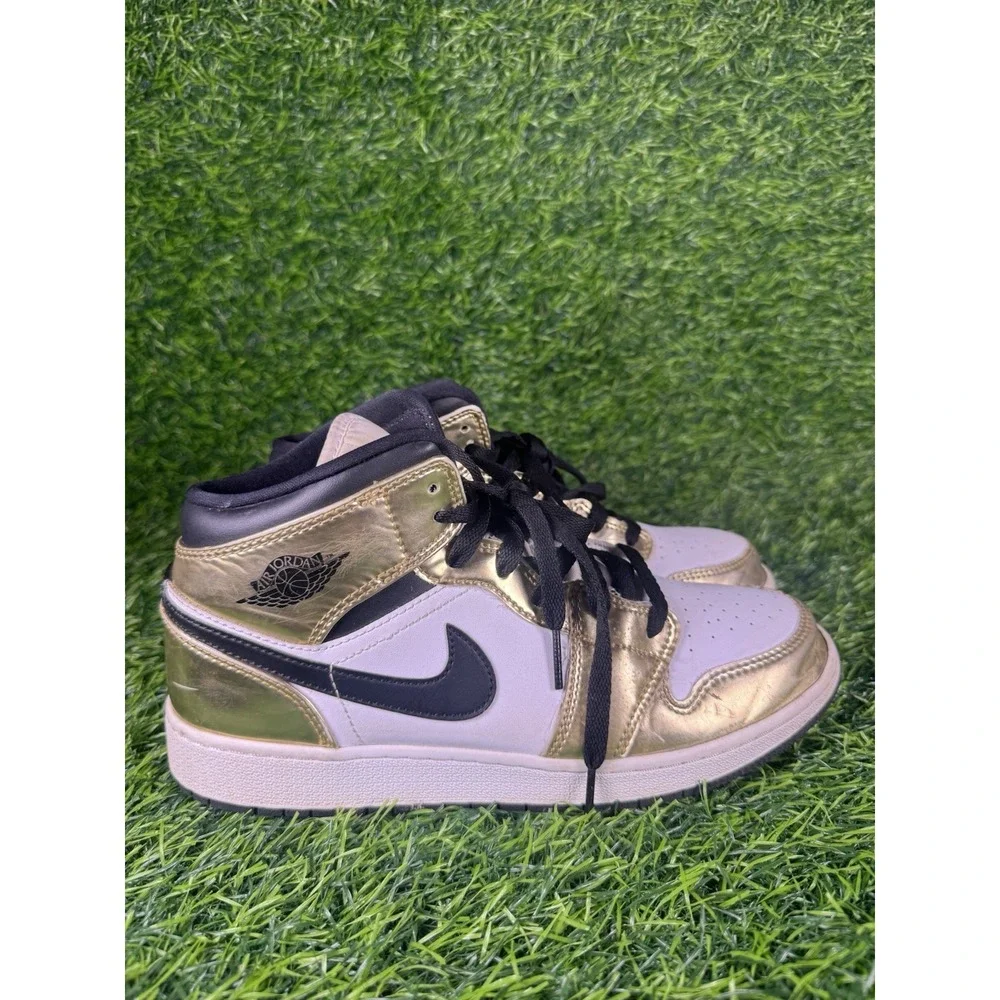 Air Jordan 1 Mid SE Metallic Gold Black White DC1420-700 Size 7Y Womens 8.5